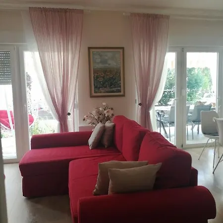 Willa Slavica, Prizemlje Objekta